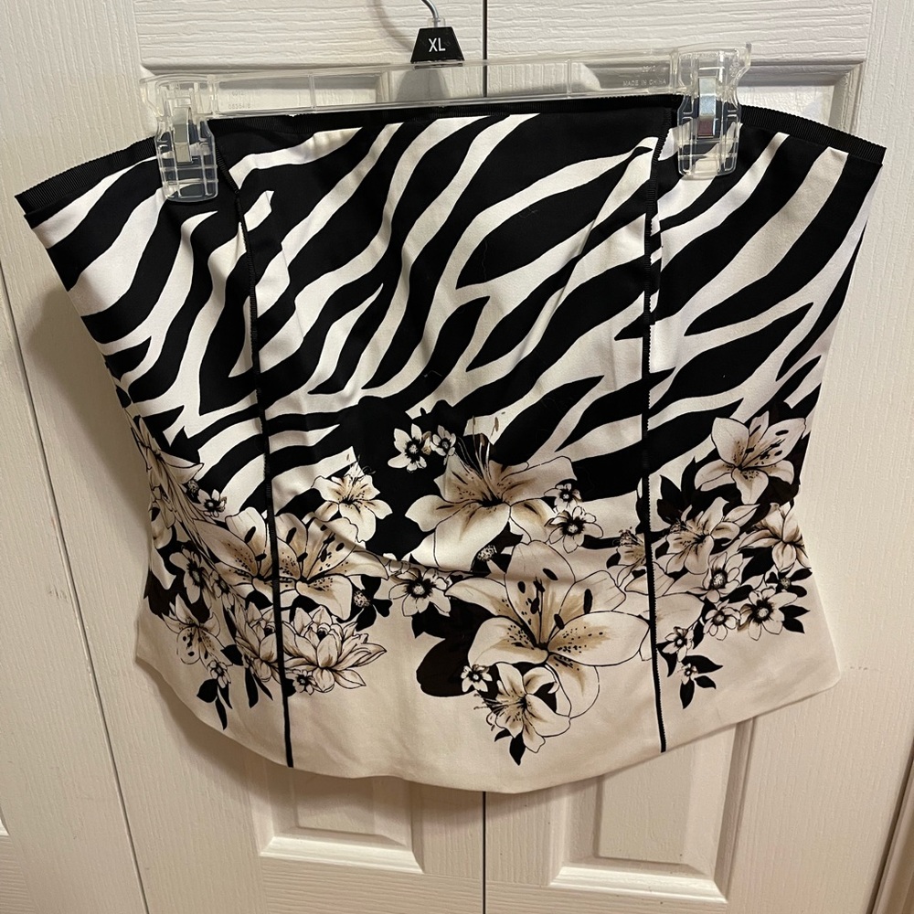 Ladies White House Black Market bustier top